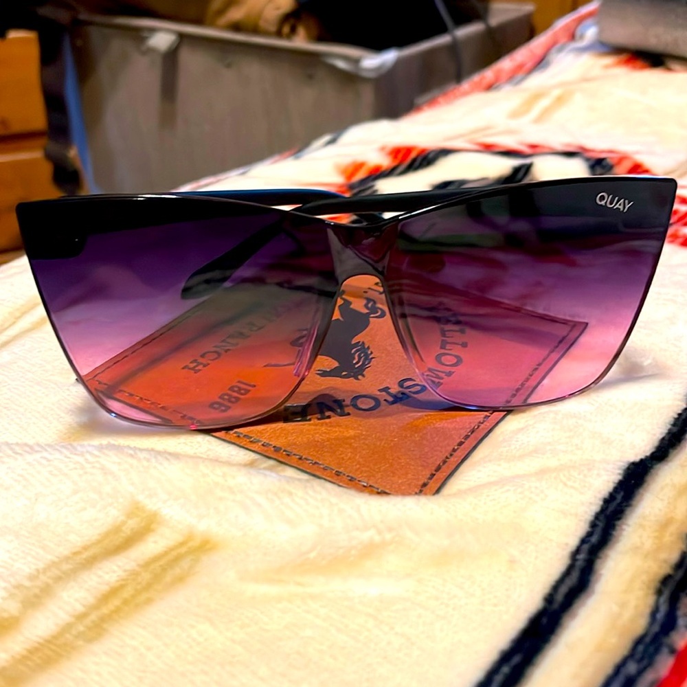 🖤👛Quay sunglasses + magnetic case🕶️🩷